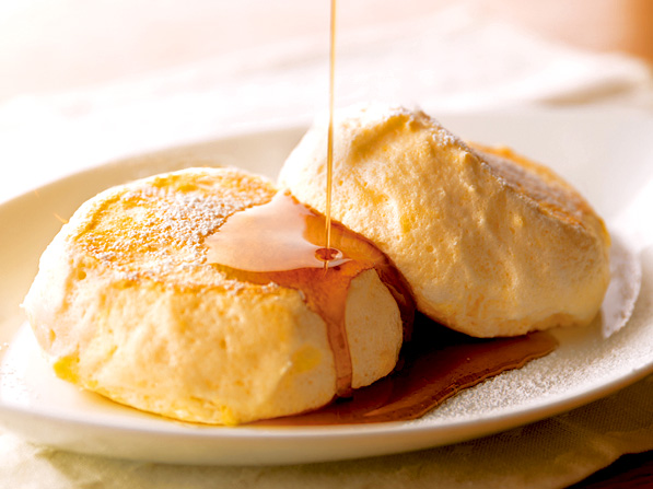 “むさしの森珈琲特製”ふわっとろパンケーキ（蜂蜜入メイプルシロップ添え）