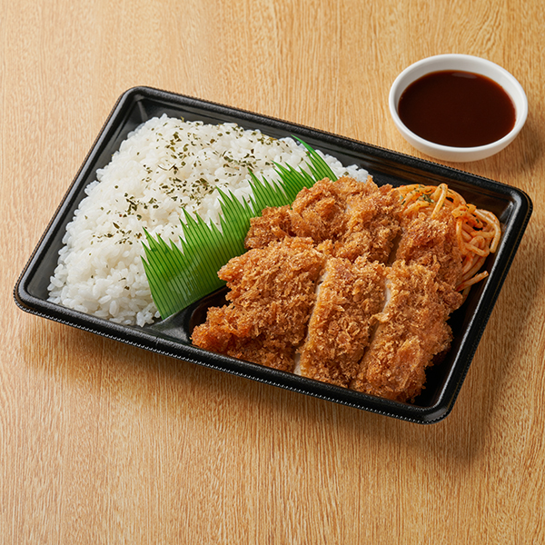 特製ソースで食べる！チキンカツ弁当