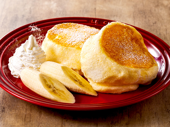 バナナパンケーキ（蜂蜜入メイプルシロップ添え）