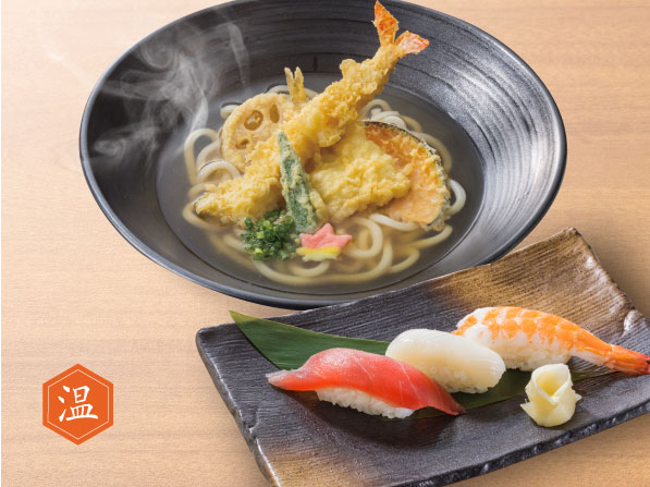 海老天ぷらうどん［温］と寿司三貫セット