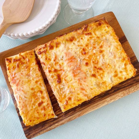 オーブンでそのまま焼けるピザ しらす明太チーズ