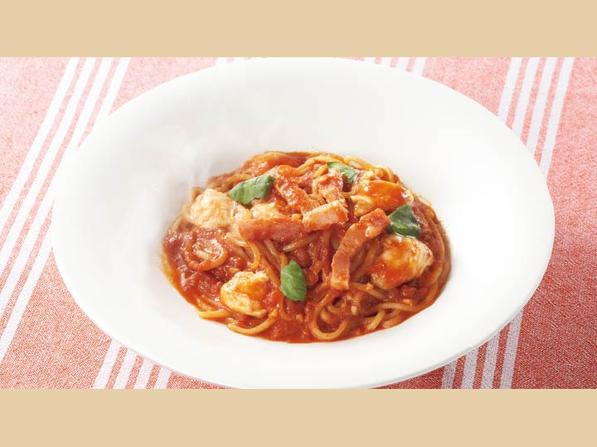 ベーコンとモッツァレラの
トマトソースパスタ