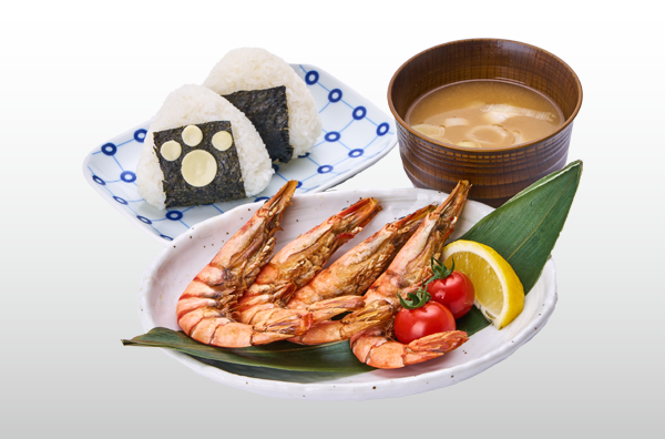 ポッケ村のアイルーキッチン特製！エビの塩焼きとおにぎり定食ニャ